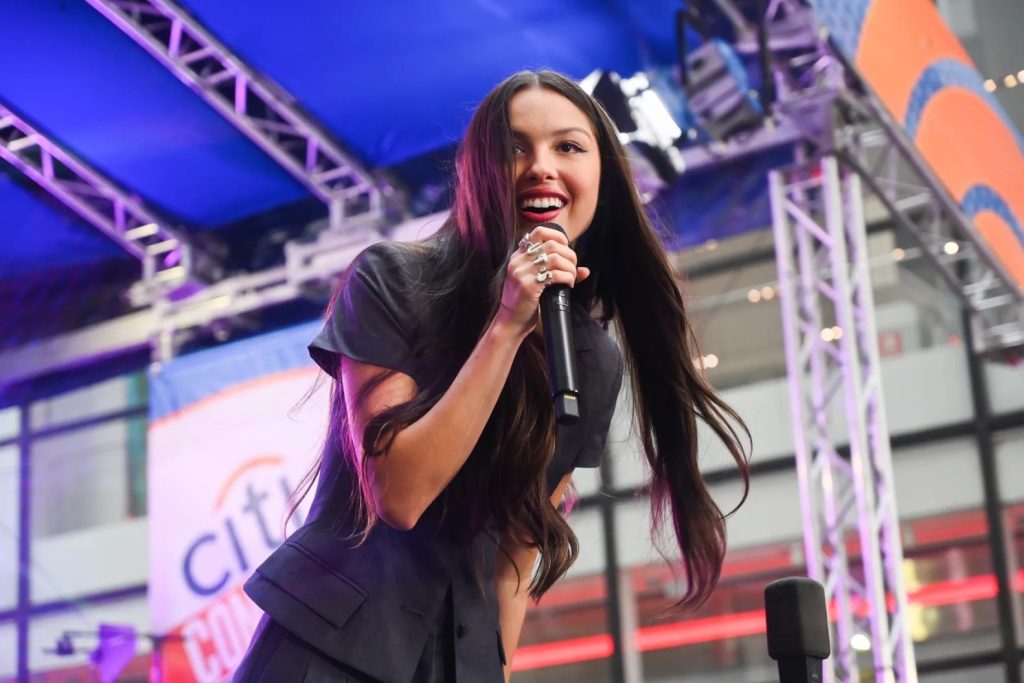 Lollapalooza começa com Olivia Rodrigo, Jão e mais ídolos teen