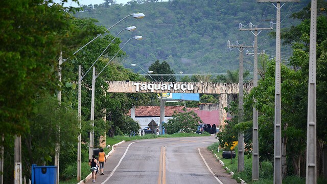 Motorista morre após caminhão tombar em mirante de cachoeira no distrito de Taquaruçu
