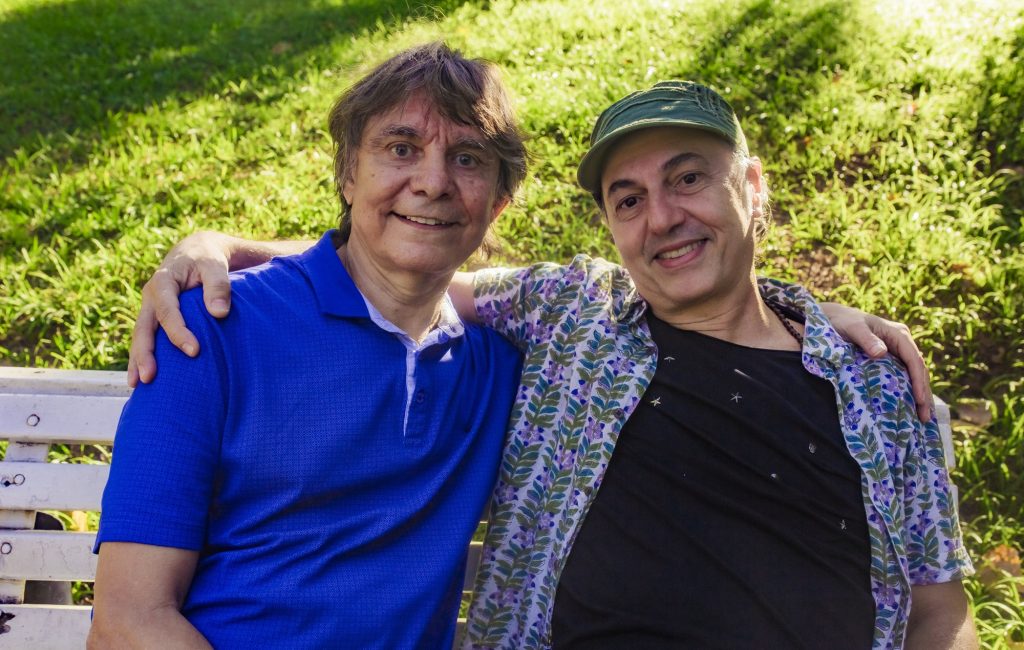 Lô Borges risca ‘Céu de giz’, álbum em que apresenta dez músicas inéditas compostas com letras de Zeca Baleiro